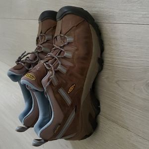 Women's Keen waterproof shoes